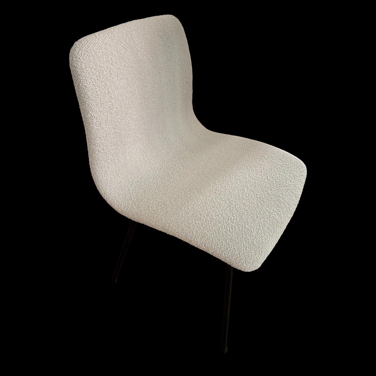 Papyrus – Chaise coque tapissée, piètement acier laqué noir, tissu beige